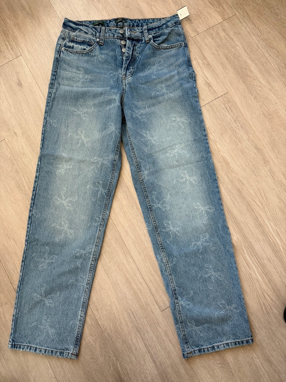 Women Straight-Leg Light Blue Jeans with Allover Stitch Detail